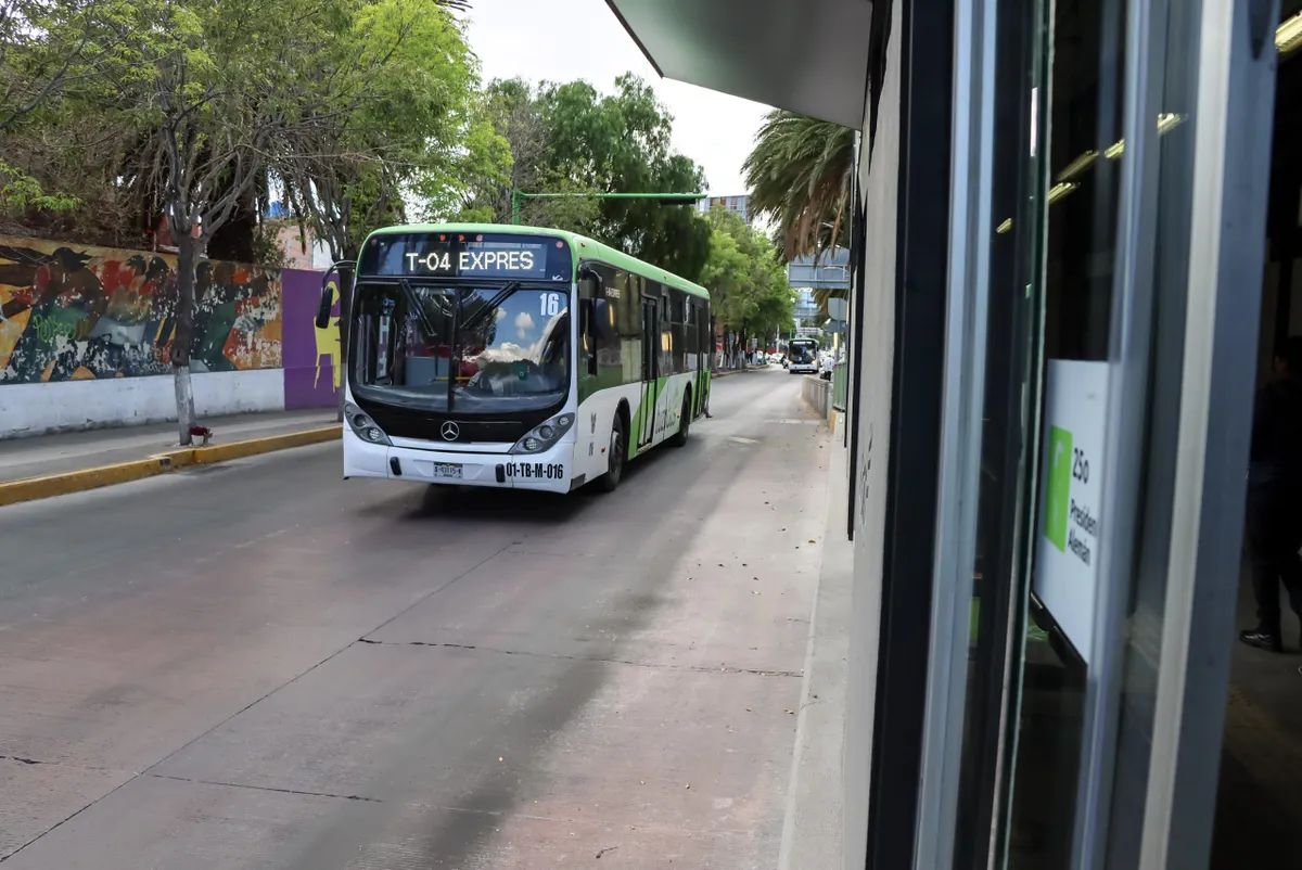 Si usas el Tuzobús, considera rutas alternas: Plaza Juárez suspendió servicio hasta nuevo aviso.