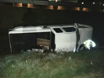 Vuelca camioneta tras exceso de velocidad en la México-Pachuca