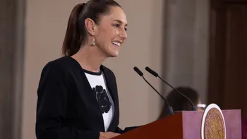 Claudia Sheinbaum negó actividad política de consulados mexicanos en EU y destacó récord histórico de empleo formal en México.