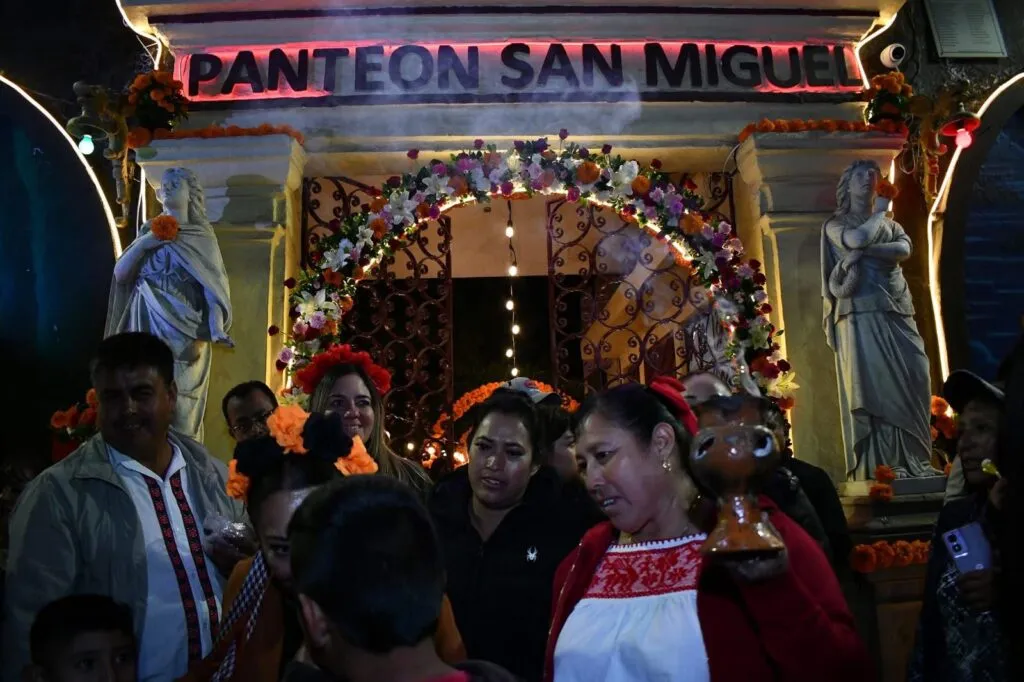 Tulancingo renueva el panteón San Miguel para recibir el Día de Muertos