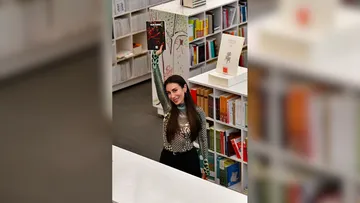 “Vorágine” el libro que aborda las presiones sociales y emocionales que atraviesan las relaciones de pareja