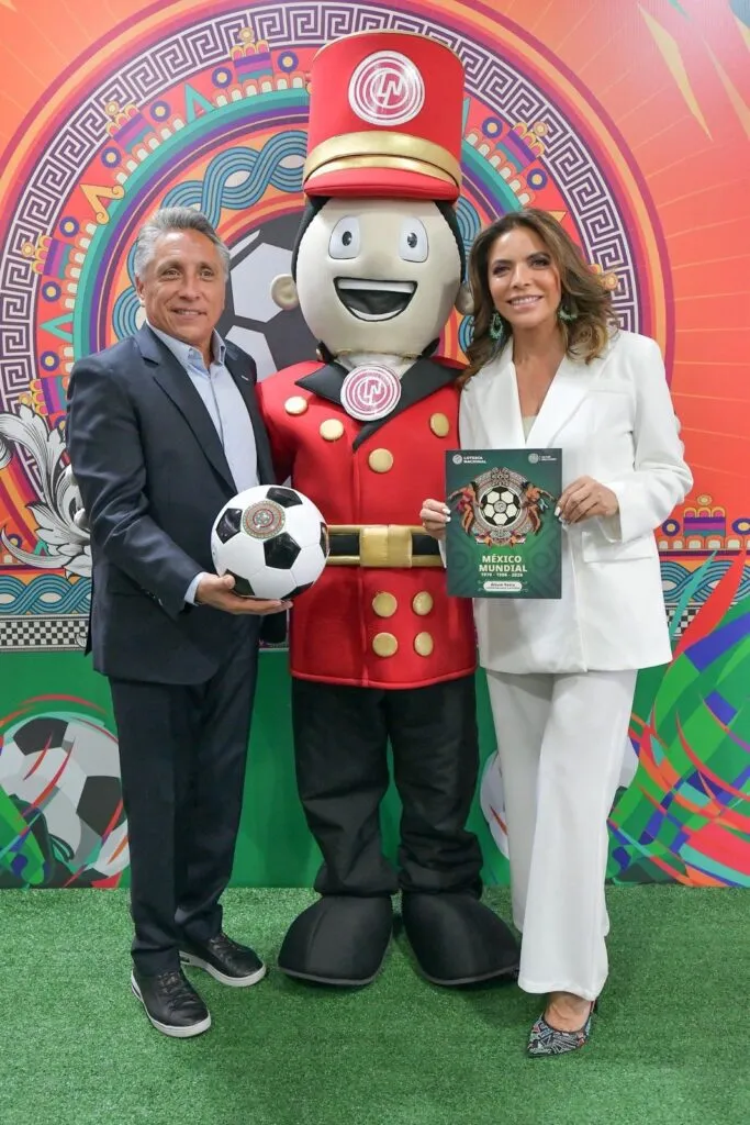 Lotería Nacional y Panini lanzan álbum retro de fútbol gratuito en México