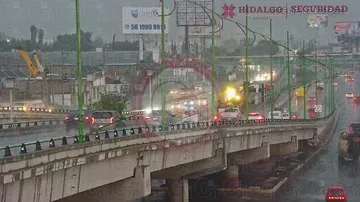  Las fuertes lluvias de esta tarde provocan un severo caos vial en Pachuca. Hay tramos a vuelta de rueda