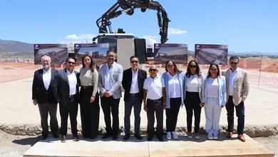 Empresarios y autoridades