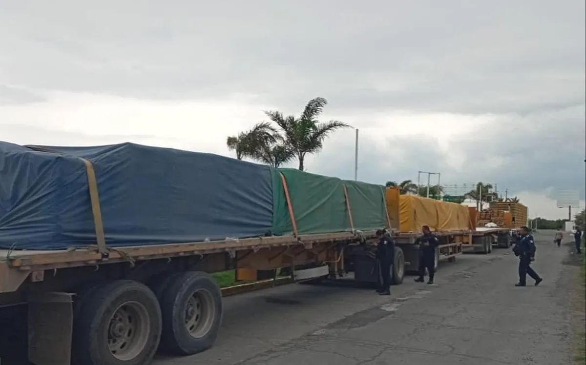 Tizayuca: recuperan tractocamión cargado de material; tenía reporte de robo