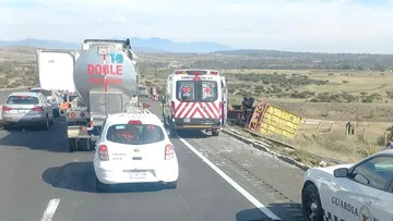 Arco Norte: volcadura de tractocamión deja cuatro lesionados