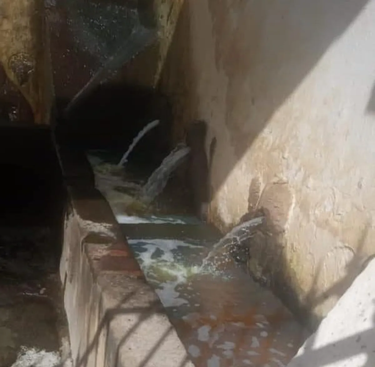 Persiste el riesgo en Tepeapulco por derrame de gasolina