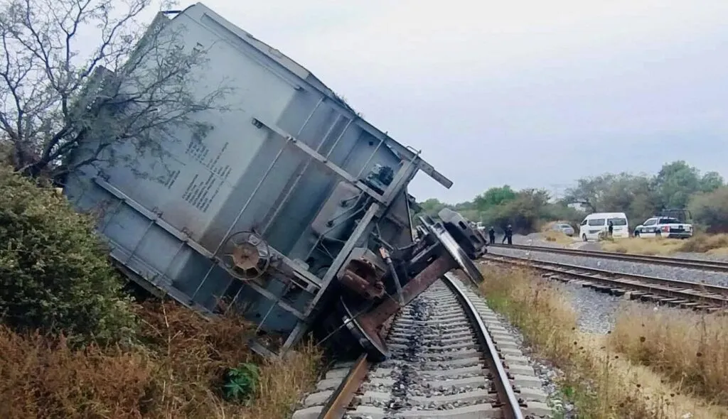 Descarrila tren cargado con sorgo en Hidalgo; autoridades atienden la zona