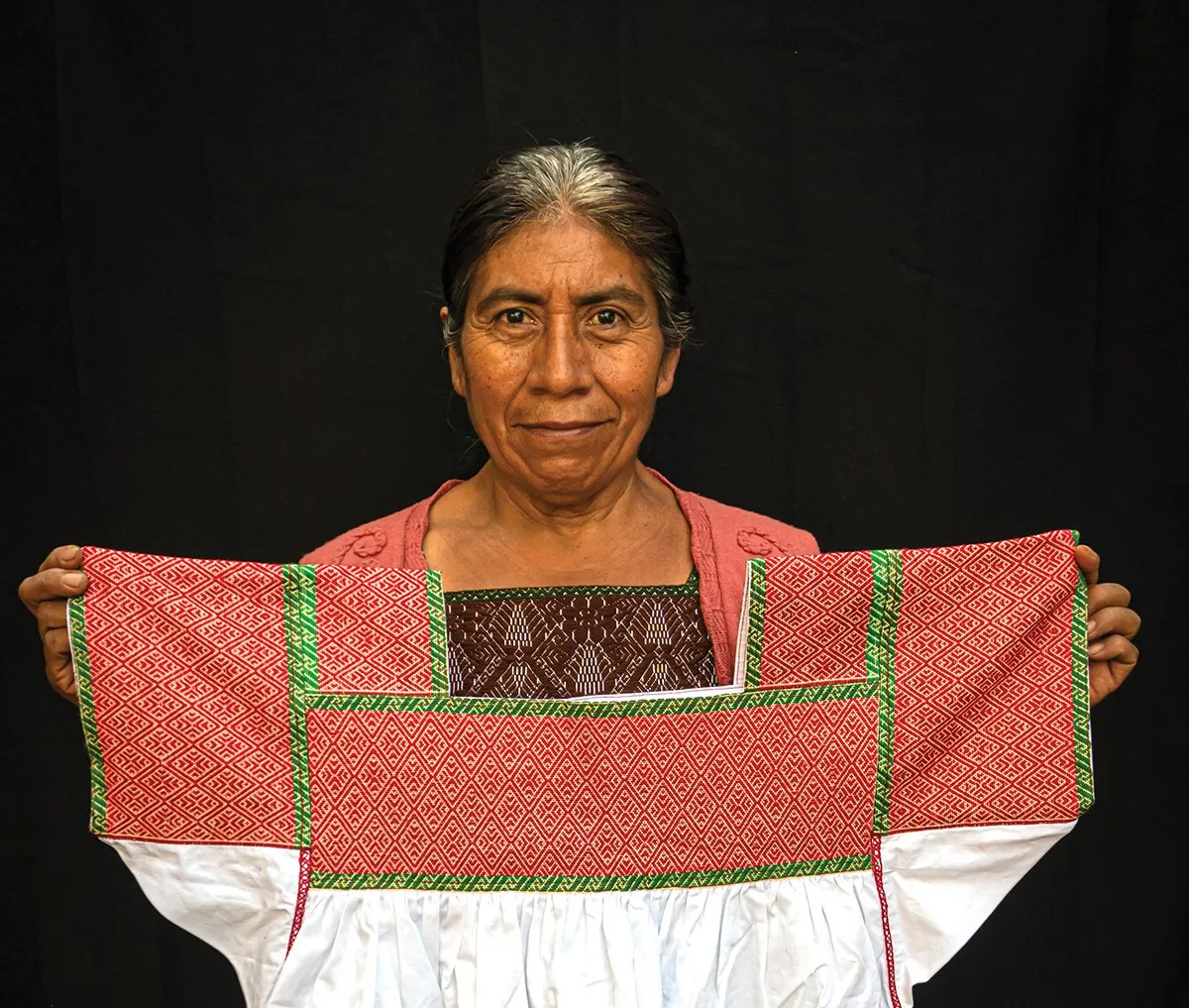 Lucrecia Hernández, orgullosa de compartir su saber artesanal 