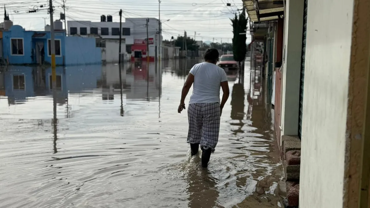 Atrapados entre aguas negras en Los Tuzos: vecinos piden ayuda