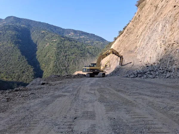 Obras de reconstrucción en carretera afectada en Hidalgo