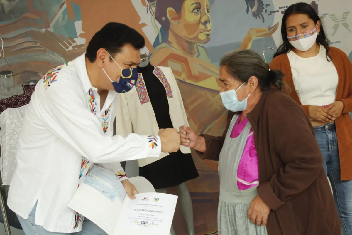 Entregan premios a artesanos de Tenango de Doria