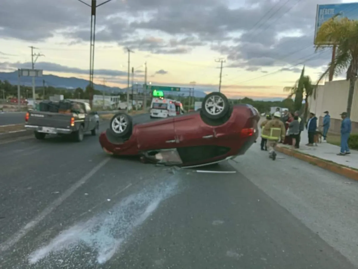 Accidente en Actopan: por conducir en aparente estado etílico, automovilista resulta lesionado