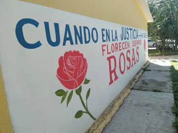 Pared pintada con jna consigna