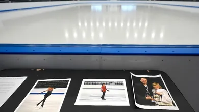 Dos adolescentes patinadores artísticos, sus madres y dos entrenadores campeones mundiales de Boston estaban entre los 14 miembros