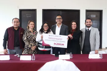 Entregan apoyos de $4 mil a mujeres de Mineral de la Reforma