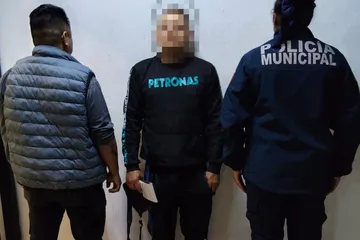 Un reporte por alteración del orden llevó a la captura de un hombre con orden de aprehensión por feminicidio en Hidalgo