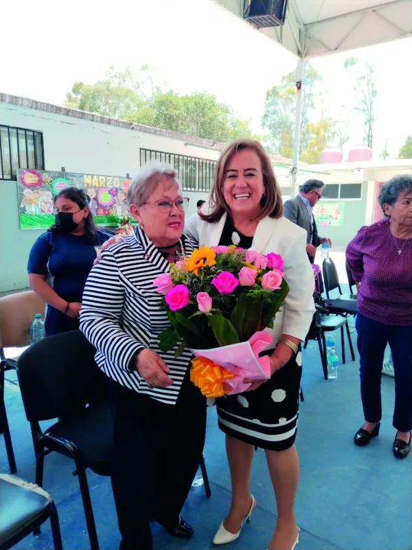 Rosa Virginia se jubila tras más de 60 años dedicados a la enseñanza