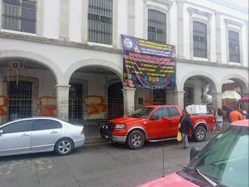 Locatarios del Primero de Mayo estallan contra ambulantes en Pachuca