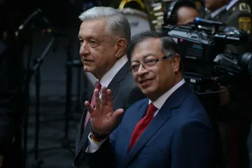 Recibe AMLO a su homólogo colombiano, Gustavo Petro