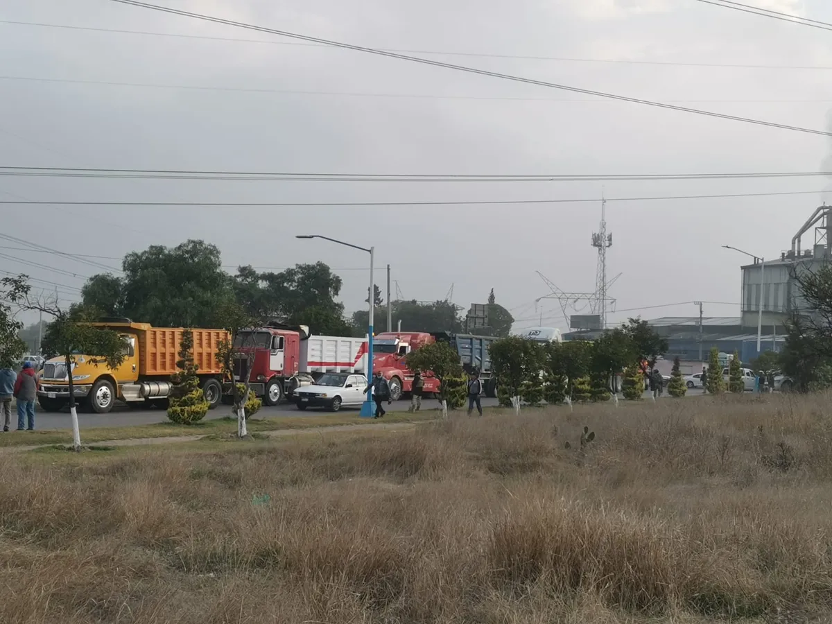 Transportistas exigen ser incluidos en obras de la Central de Ciclo Combinado Tula II