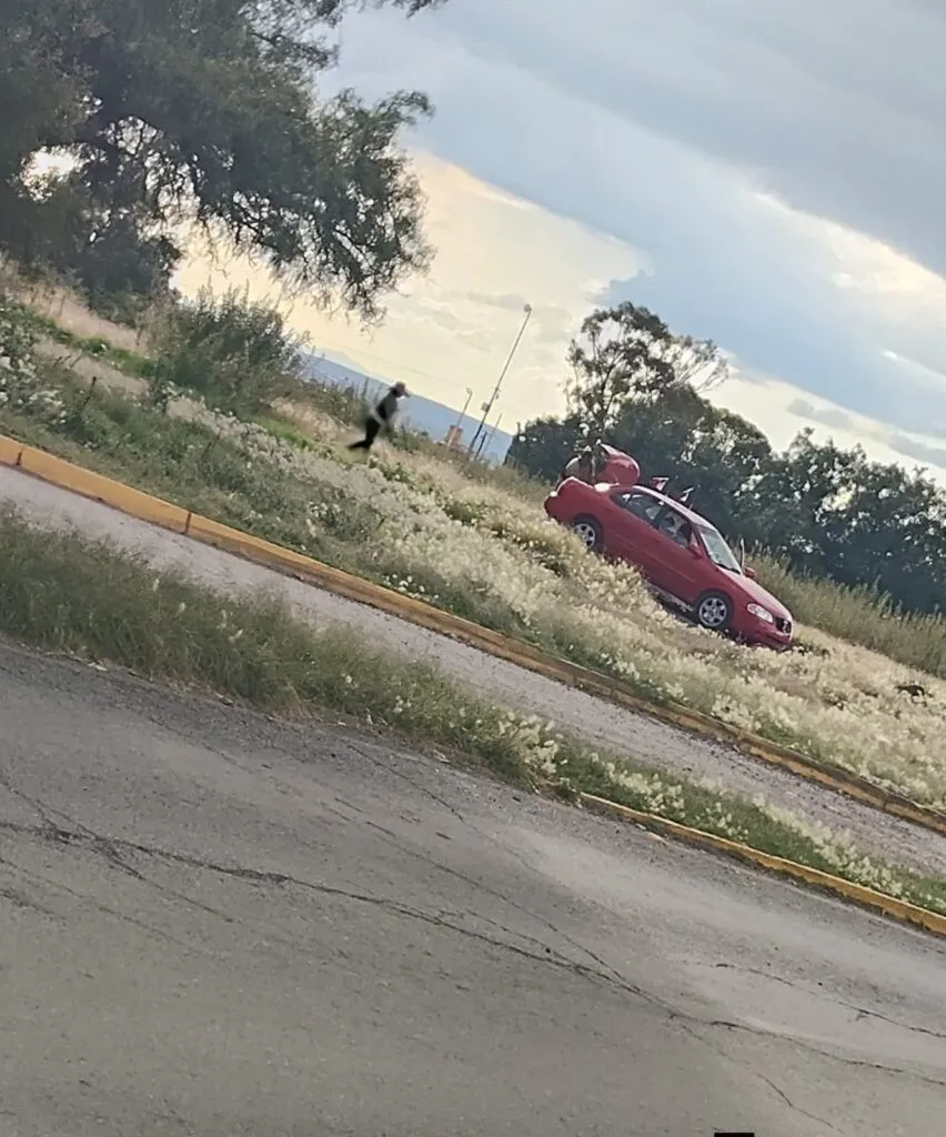 ¡Los cacharon! Captan a vecinos tirando basura en calles de Tizayuca