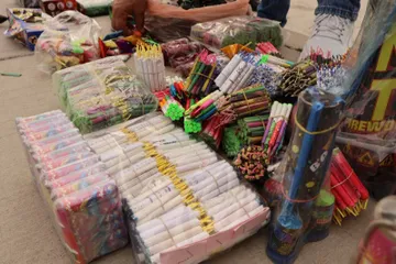Autoridades decomisan 25 kilos de pirotecnia en Pachuca durante el primer operativo de la temporada.