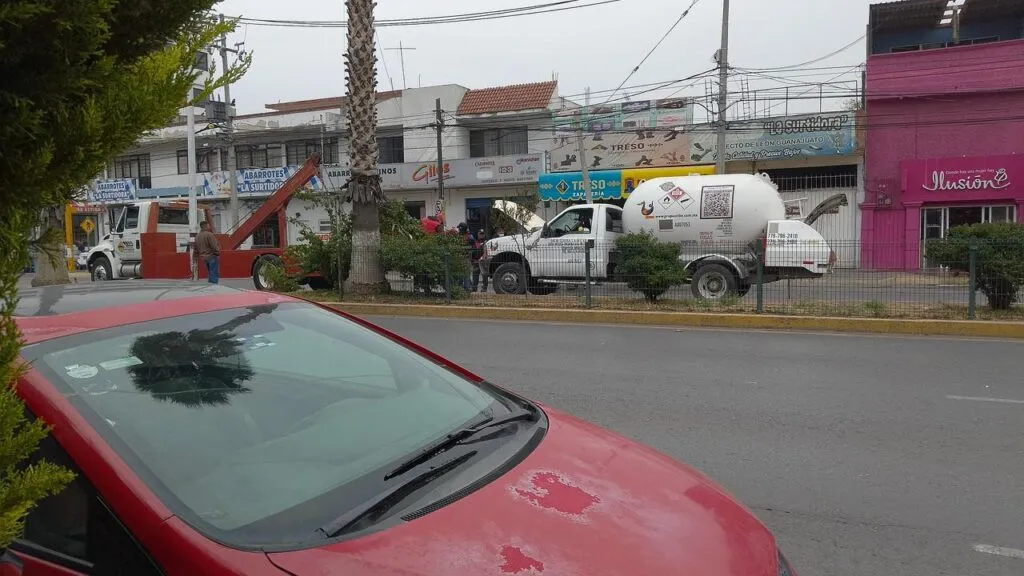 Falla en pipa de gas moviliza a emergencia en Tizayuca