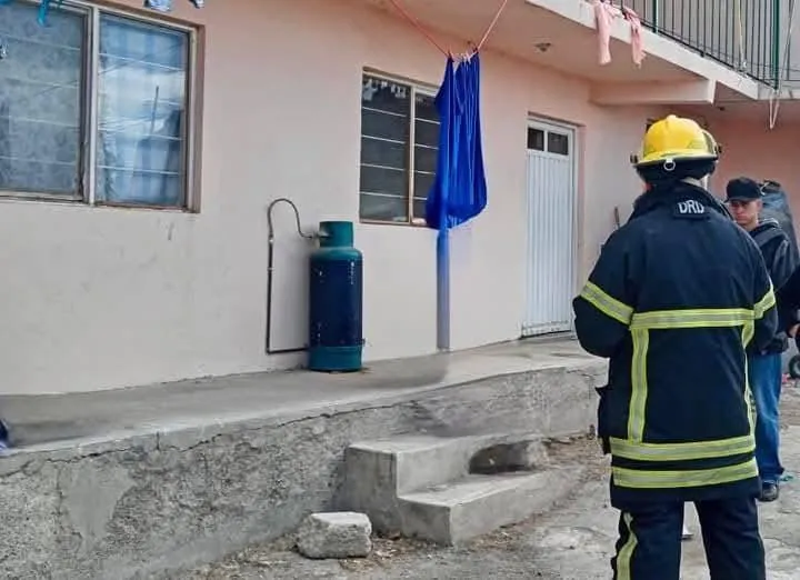 Mineral de la Reforma: bomberos auxilian a familia intoxicada por monóxido de carbono