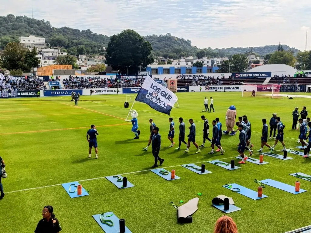 Cruz Azul desata la euforia de su afición durante entrenamiento en Hidalgo