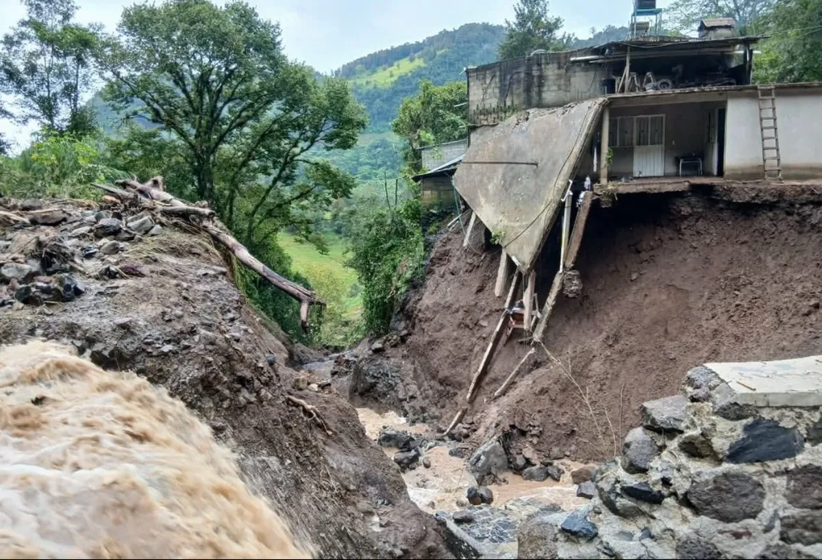 La muerte del médico fue confirmada por la delegación estatal del IMSS y por la presidencia municipal.