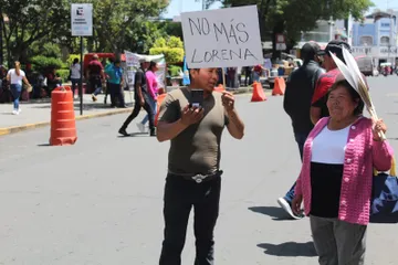 Manifestantes realizan protesta ciudadana en el centro de Tulancingo.