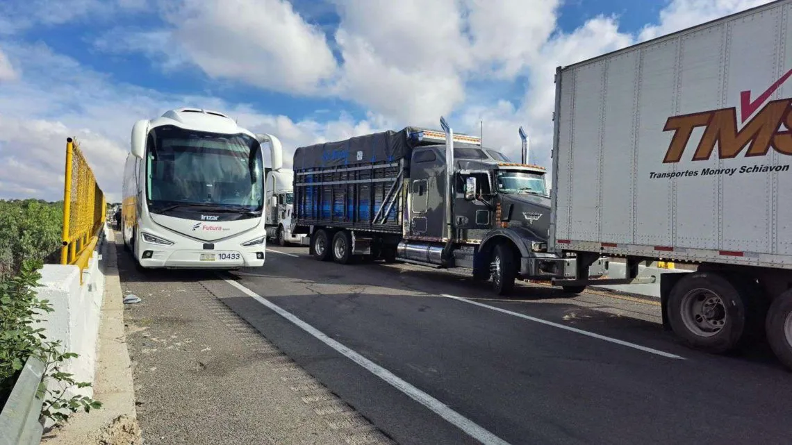 Abren camino a niño enfermo en medio del bloqueo en la autopista Arco Norte