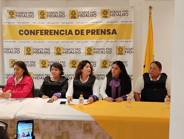 En el marco del 8M, militantes del PRD pidieron emitir la alerta de violencia de género en Hidalgo y reforzar políticas públicas.