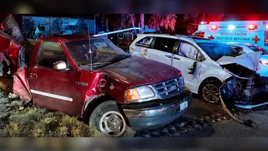 Vehículos involucrados en un accidente sobre la carretera Pachuca–Ciudad Sahagún.