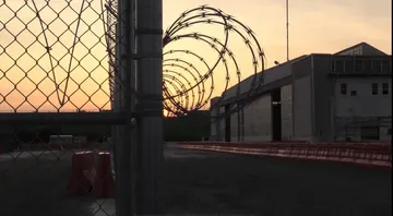 Trump ordena apertura de centro de detención de migrantes en Guantánamo