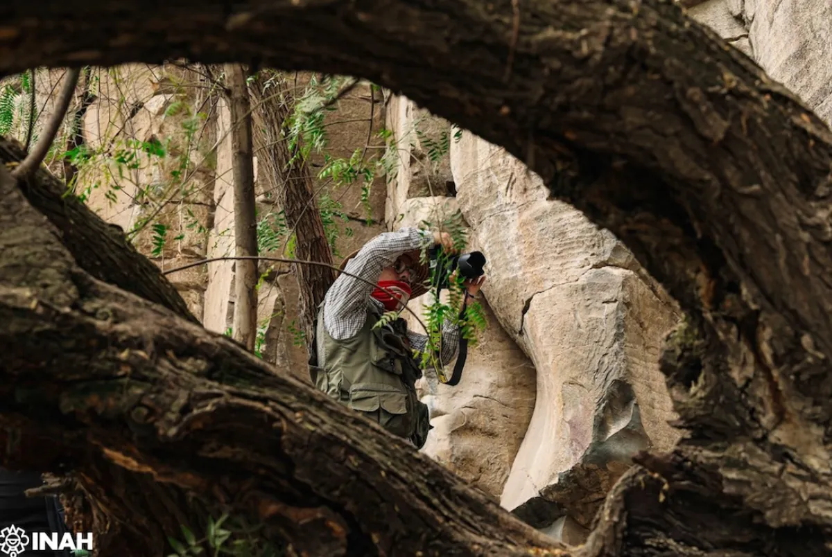 INAH encuentra pinturas rupestres en el cerro El Venado