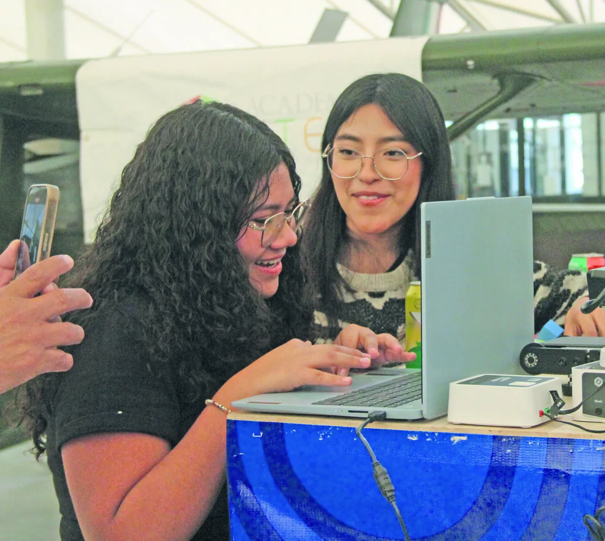 Egresados de prepa y universado no encuentran trabajo