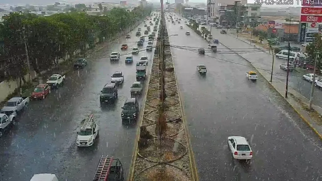 Lluvia en Pachuca provoca percances viales y tránsito lento