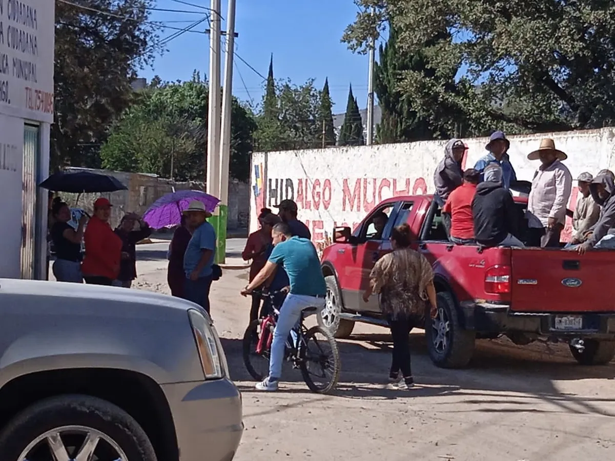 Pobladores de Cuautepec detienen a presuntos delincuentes