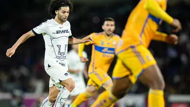 Foto de jugadores de Tigres y Pumas, que jugarán la semifinal de vuelta en vivo el domingo por la noche.