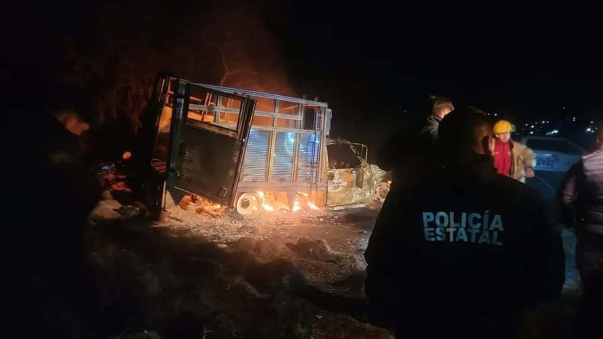 Camioneta huachicolera se incendia en Santiago Tulantepec ¿Qué ocurrió?