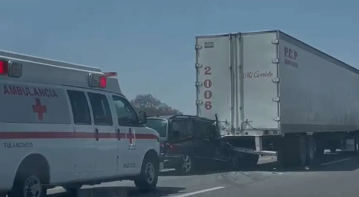 VIDEO. Fuerte accidente en la México-Tuxpan: Camioneta se incrusta debajo de un tráiler