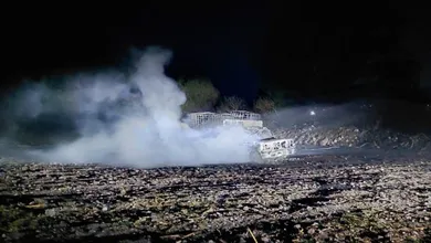 Movilización en Ulapa: fuego consume vehículo con carga de mil litros por contenedor. Autoridades indagan el origen.