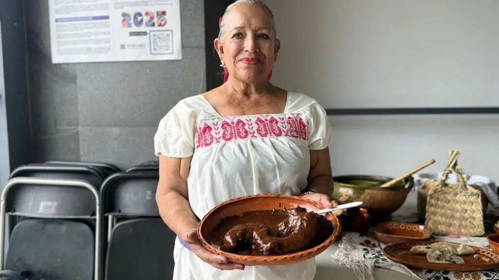 Donde hierve el maíz y canta el metate: la cocina de Toñita