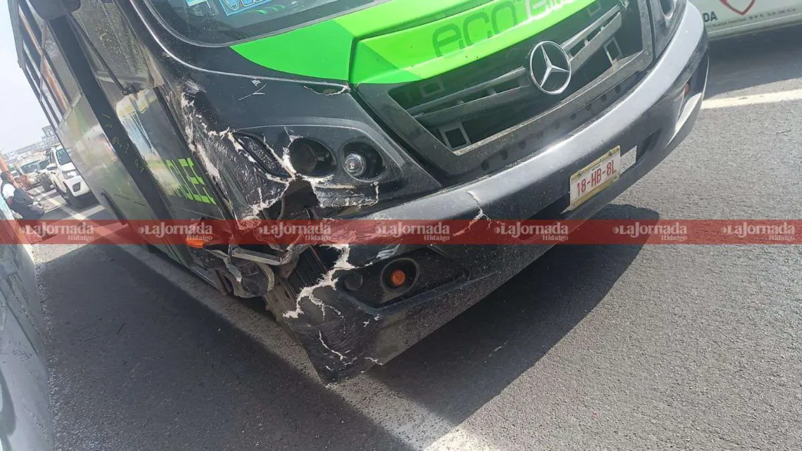 Autopista México-Pachuca: choque entre coche y autobús deja lesionados