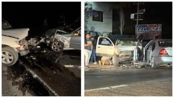 Choque entre camioneta y auto