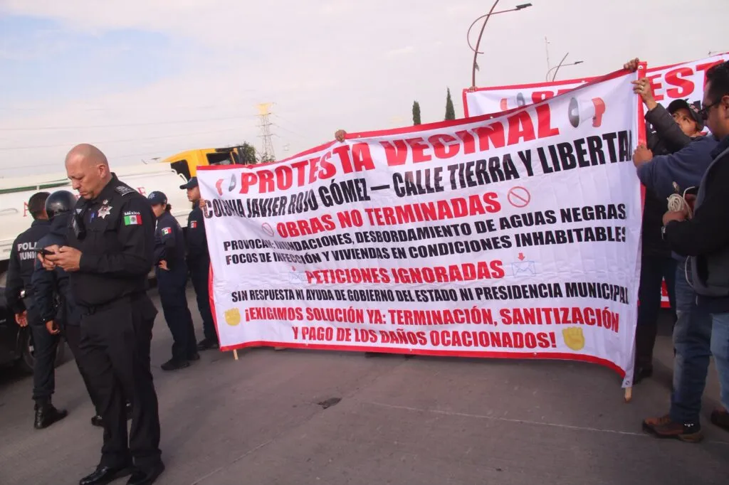 ¡Caos vial en Pachuca! Vecinos bloquean los bulevares Minero y Colosio