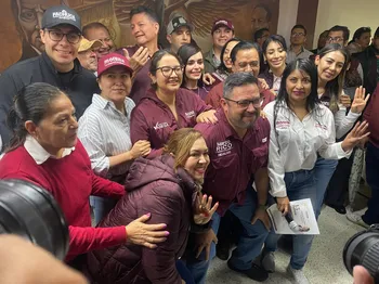 Militantes de Morena Hidalgo durante el festejo por el 15 aniversario del partido.