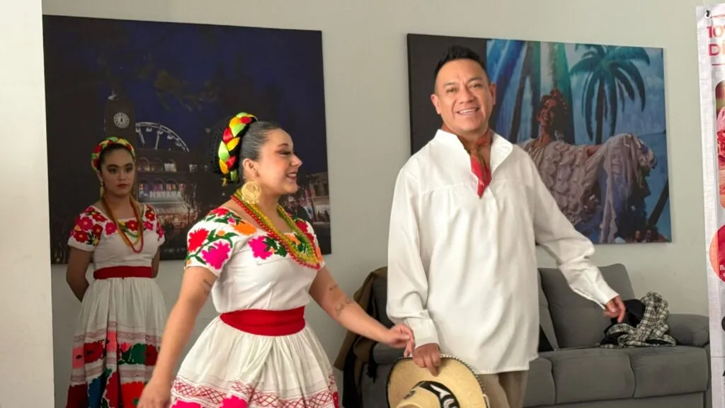 De Ecatepec a los escenarios de Hidalgo: Itzel Hernández, una joven que encontró en el folklore su forma de vida